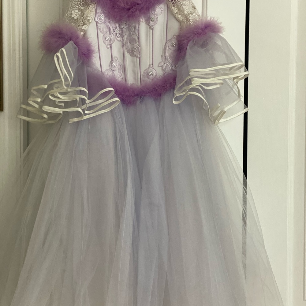 Beautiful dress, does need some extra care.